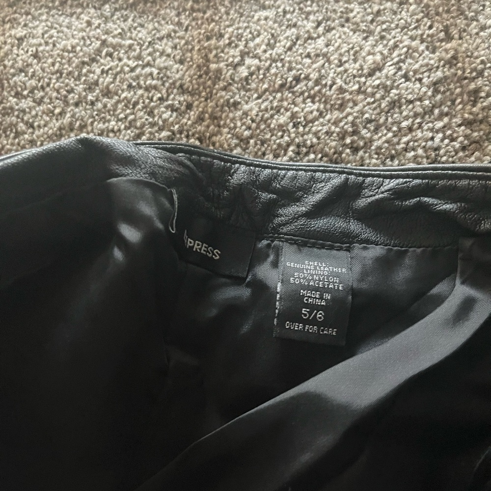 express flare genuine leather pants - Picture 2 of 3